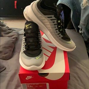 Nike Air Max Axis